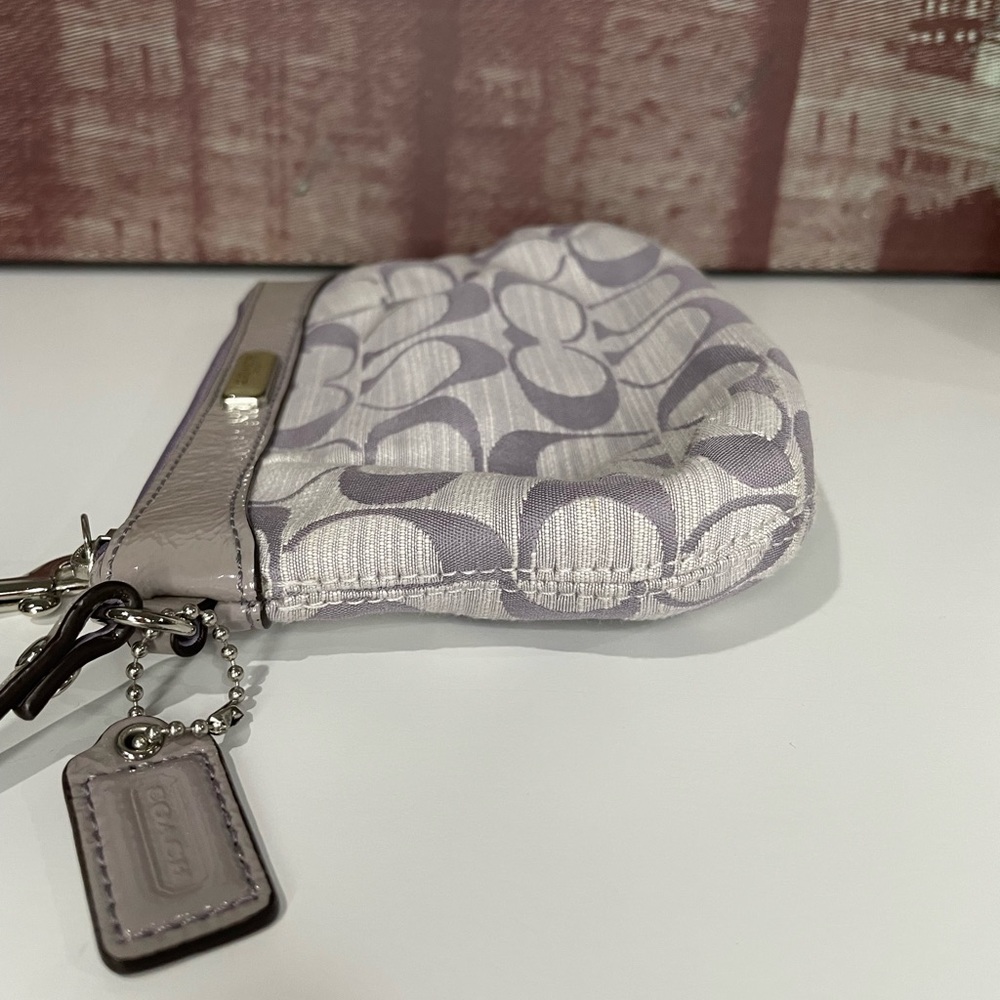 Coach Y2K lilac signature wristlet - Picture 5 of 13